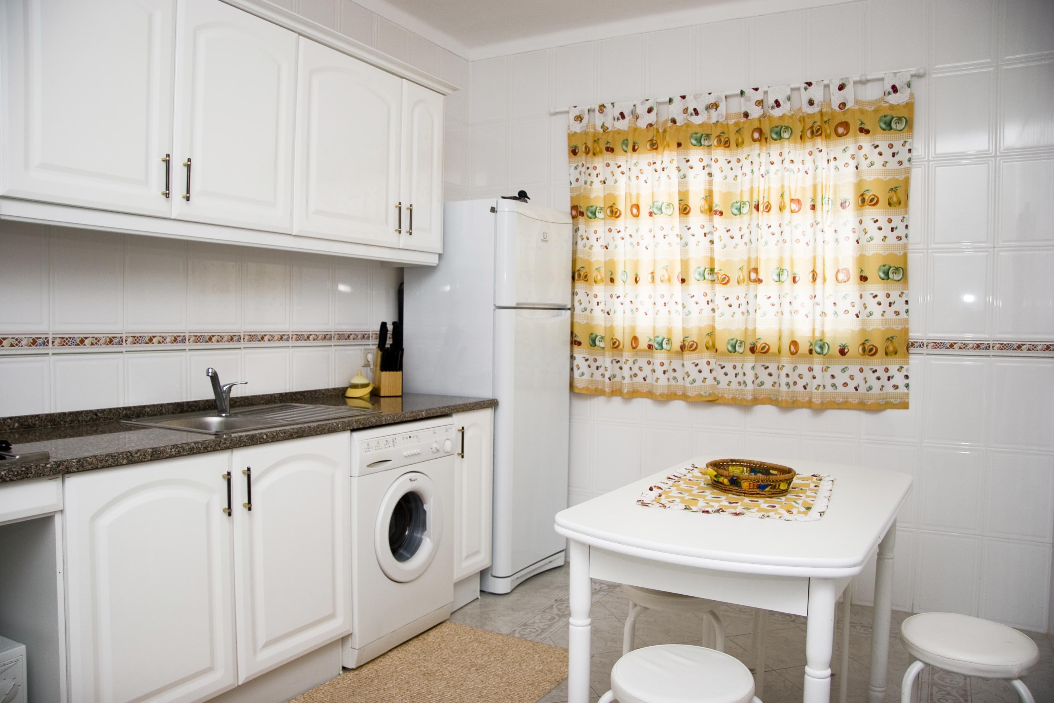 20_A_Ramos_Apartamento_de_Férias_T1_Praia_da_Galé_Albufeira_2012 Cozinha 01